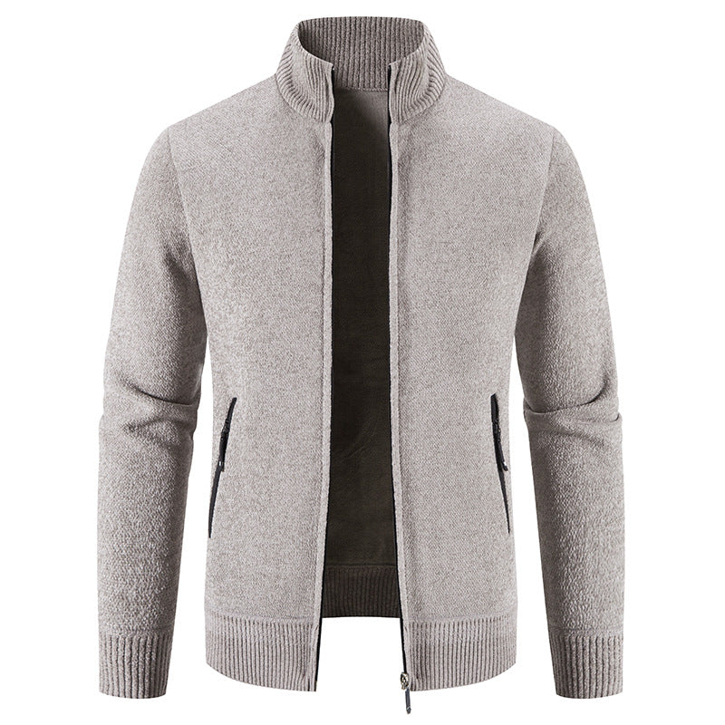 Herren elegante Strickjacke mit hohem Kragen und praktischen Reißverschlusstaschen Stilzeits