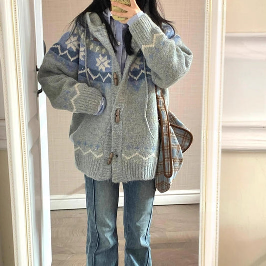 Damen kuschelige Strickjacke mit hohem Kragen und Ornamenten Stilzeits - Stilzeits