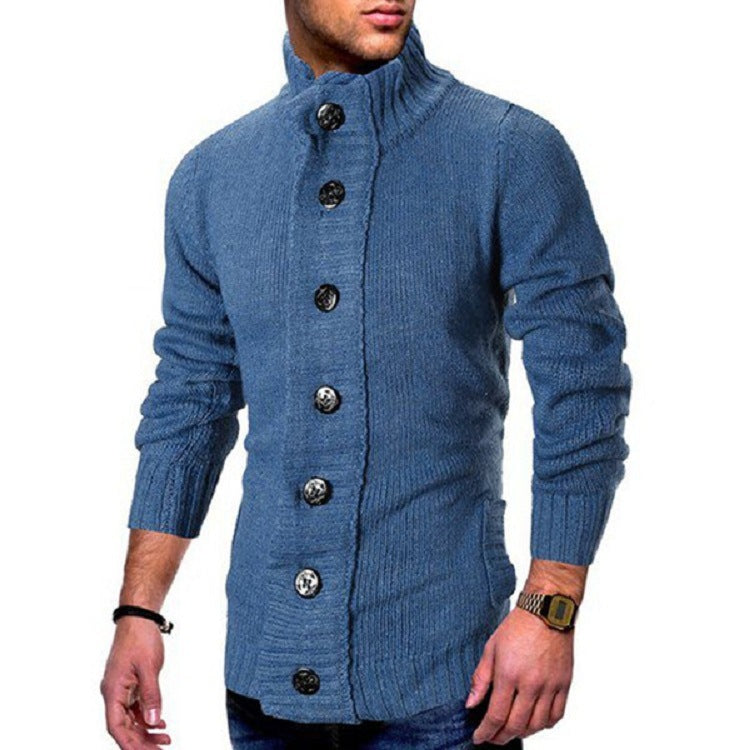 Herren Strickjacke mit hohem Kragen und markanten Knopfdetails Stilzeits