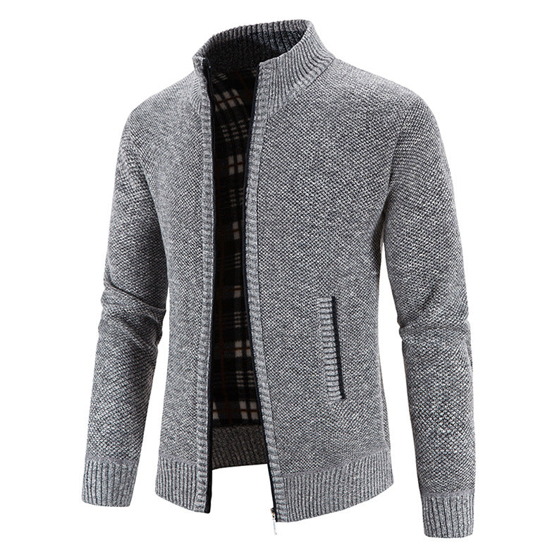 Herren modische Strickjacke mit hochgeschlossenem Kragen und praktischen Taschen Stilzeits
