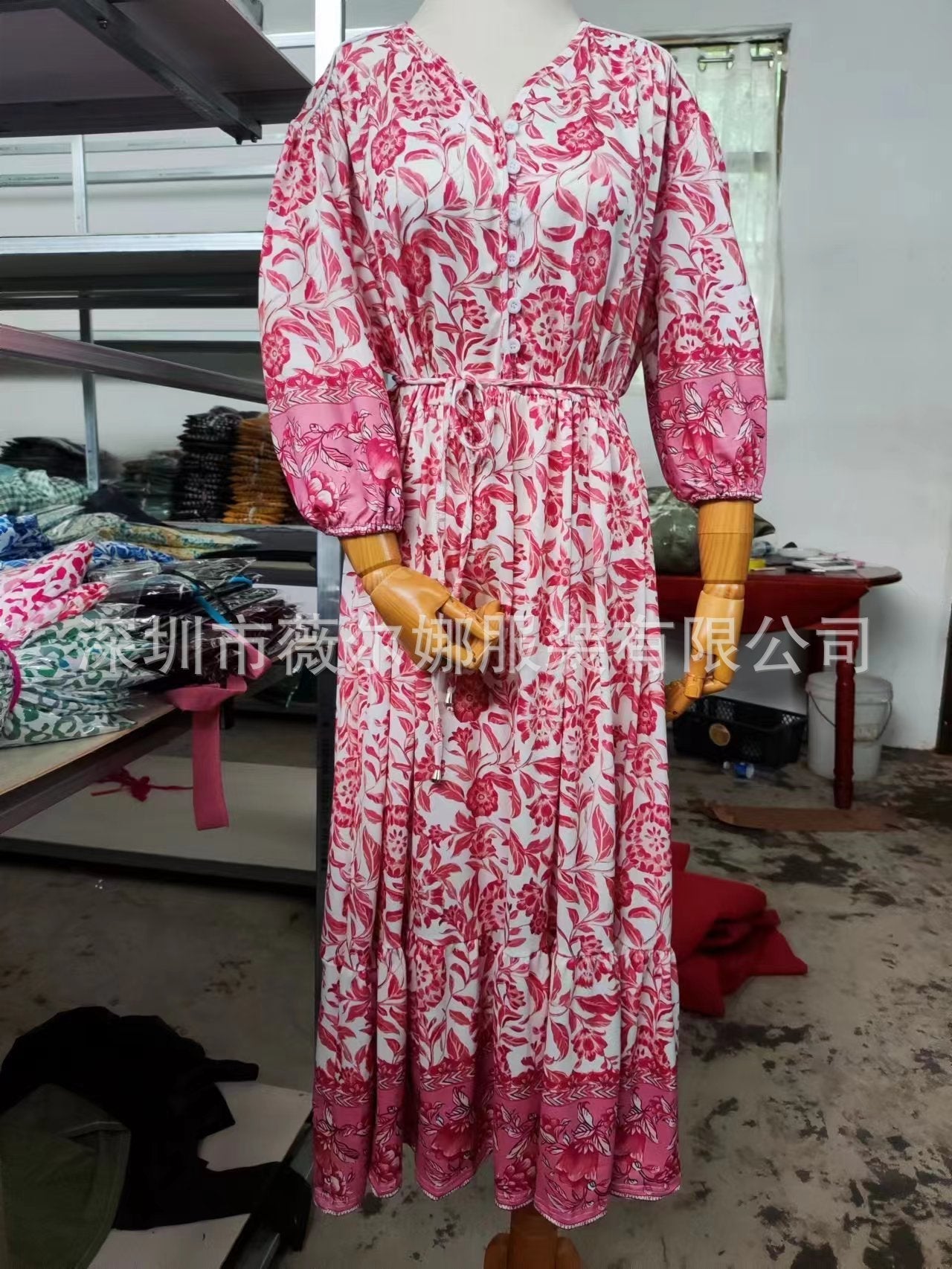 Fudus Blumen-Tie-Dye Kleid