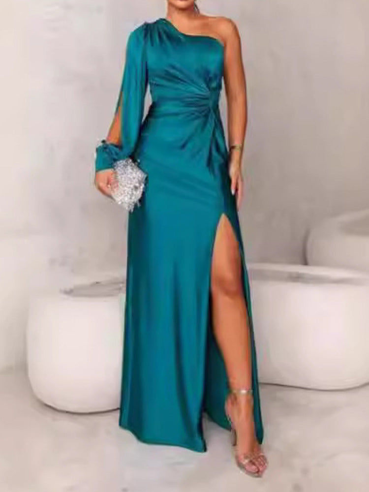 Damen Abendkleid mit asymmetrischem Ausschnitt und eleganter Faltenlegung Stilzeits