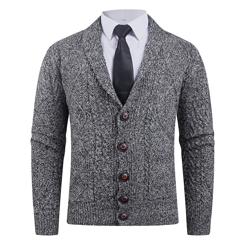 Herren Strickjacke mit markantem Zopfmuster und stilvollem Schalkragen Stilzeits