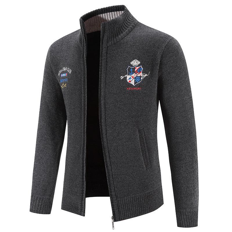 Herren modische Strickjacke mit hohem Kragen und detailreicher Stickerei Stilzeits