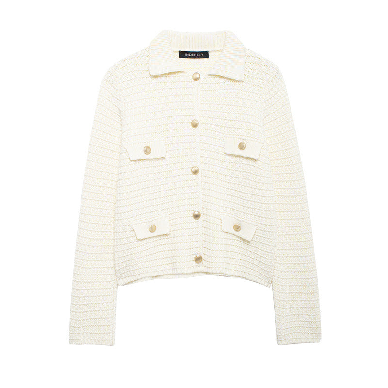 Damen Kurze Strickjacke mit Knopfdetails und aufgesetzten Taschen Stilzeits