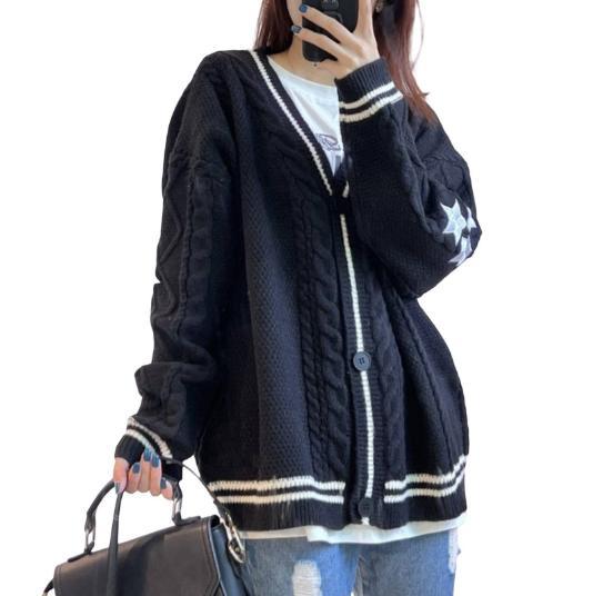 Damen Grobstrickjacke mit einzigartiger Zopfstruktur und dekorativen Sternen Stilzeits