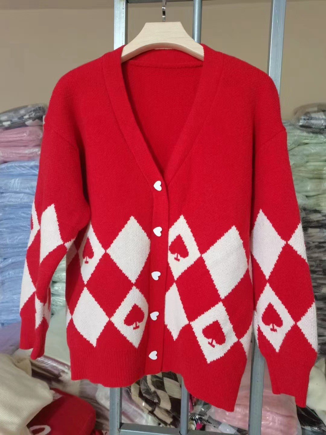 Damen Strickjacke mit Herzknöpfen und Rautenmuster Stilzeits