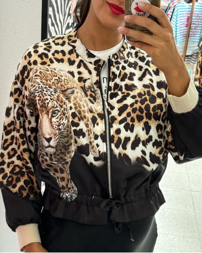 Damen entspannte Bomberjacke mit extravagantem Leoparden-Motiv Stilzeits