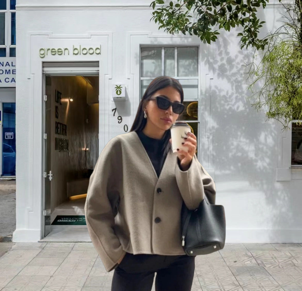 Damen kurze Strickjacke mit eleganten Knöpfen und weitem Schnitt Stilzeits