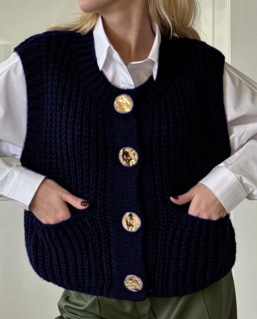 Damen gemütliche Strickweste mit großen Knöpfen und praktischen Taschen Stilzeits