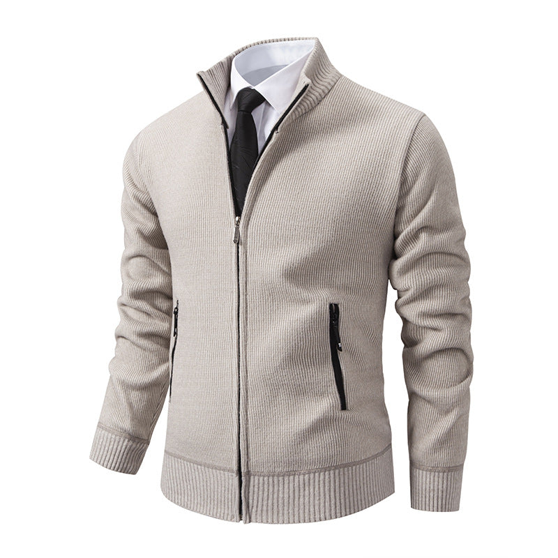 Herren Strickjacke mit hohem Kragen und modernen Reißverschlusstaschen Stilzeits