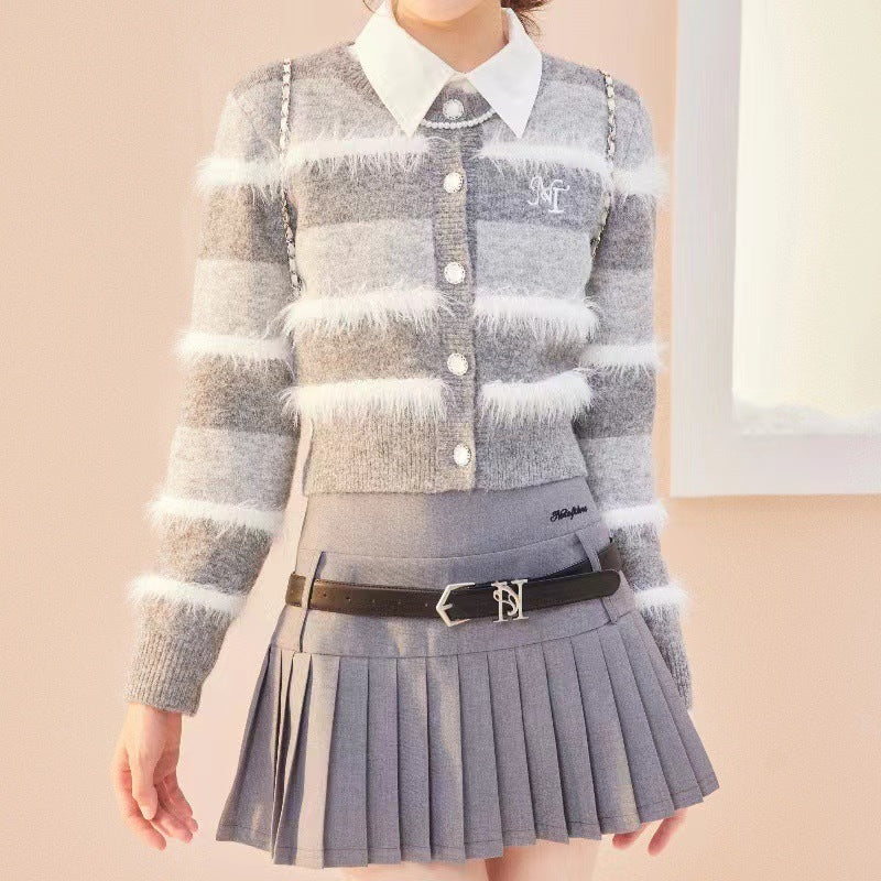 Damen Strickjacke mit breiten Streifenmuster und eleganten Knopfdetail Stilzeits