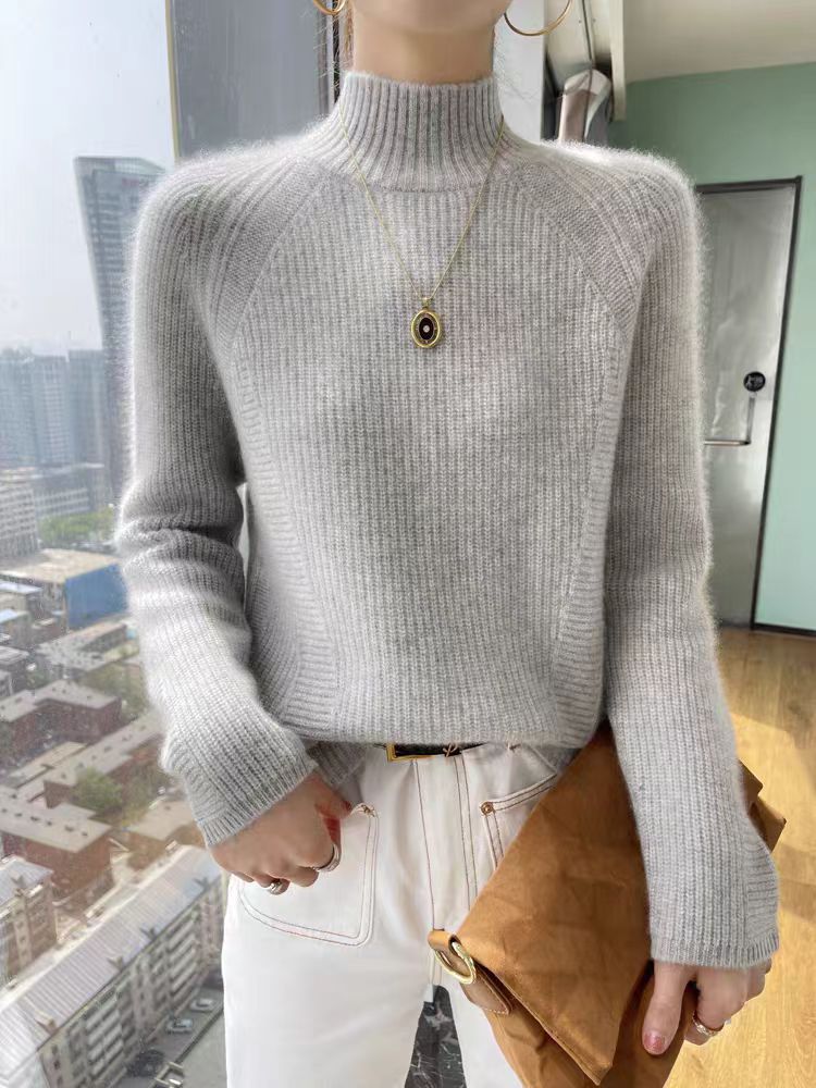 Damen Strickpullover mit hohem Kragen und feiner Rippstruktur Stilzeits