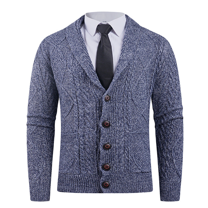 Herren Strickjacke mit markantem Zopfmuster und stilvollem Schalkragen Stilzeits