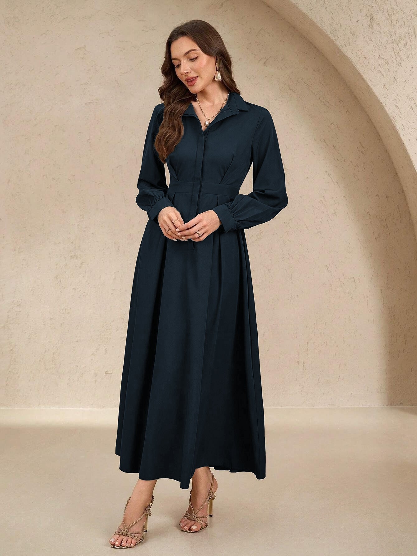Damen Elegantes Hemdblusenkleid mit schwingendem Rock und praktischen Taschen Stilzeits