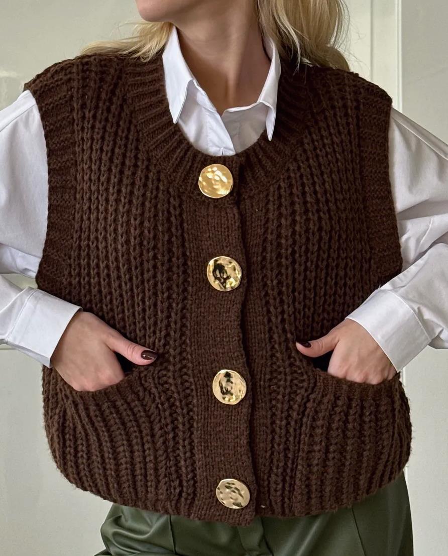 Damen gemütliche Strickweste mit großen Knöpfen und praktischen Taschen Stilzeits