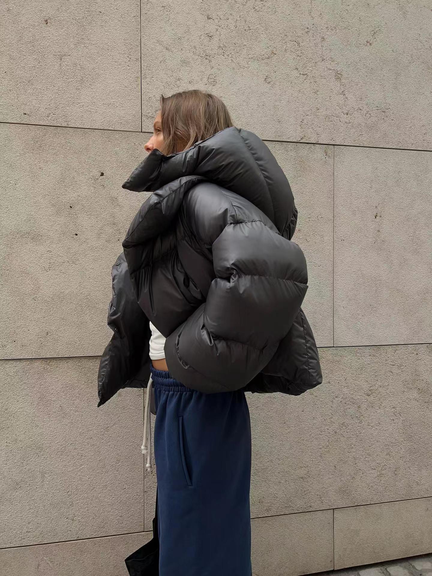 Damen oversized Daunenjacke mit hohem Kragen und voluminösen Ärmeln Stilzeits