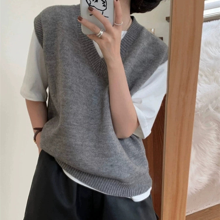 Damen Elegante Strickweste im Relaxed Fit mit V-Ausschnitt und feinen Details Stilzeits