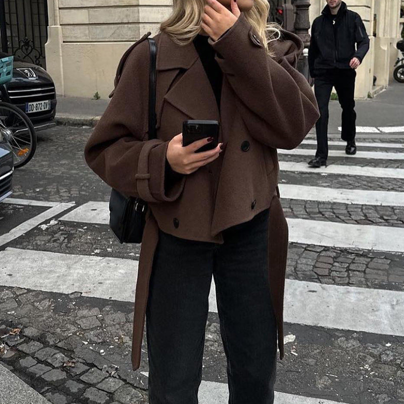 Damen modischer cropped Mantel mit breitem Revers und oversized Schnitt Stilzeits