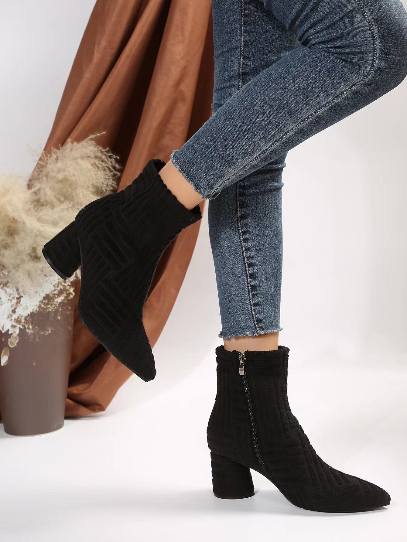 Damen Stiefeletten mit zeitgemäßem Strickdesign und komfortablem Blockabsatz Stilzeits