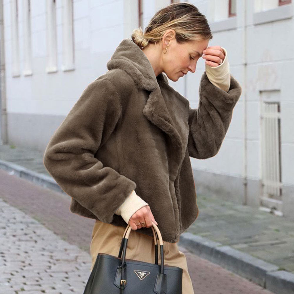 Damen Kuschelige Fleecejacke mit Reverskragen und Seitennaht Stilzeits