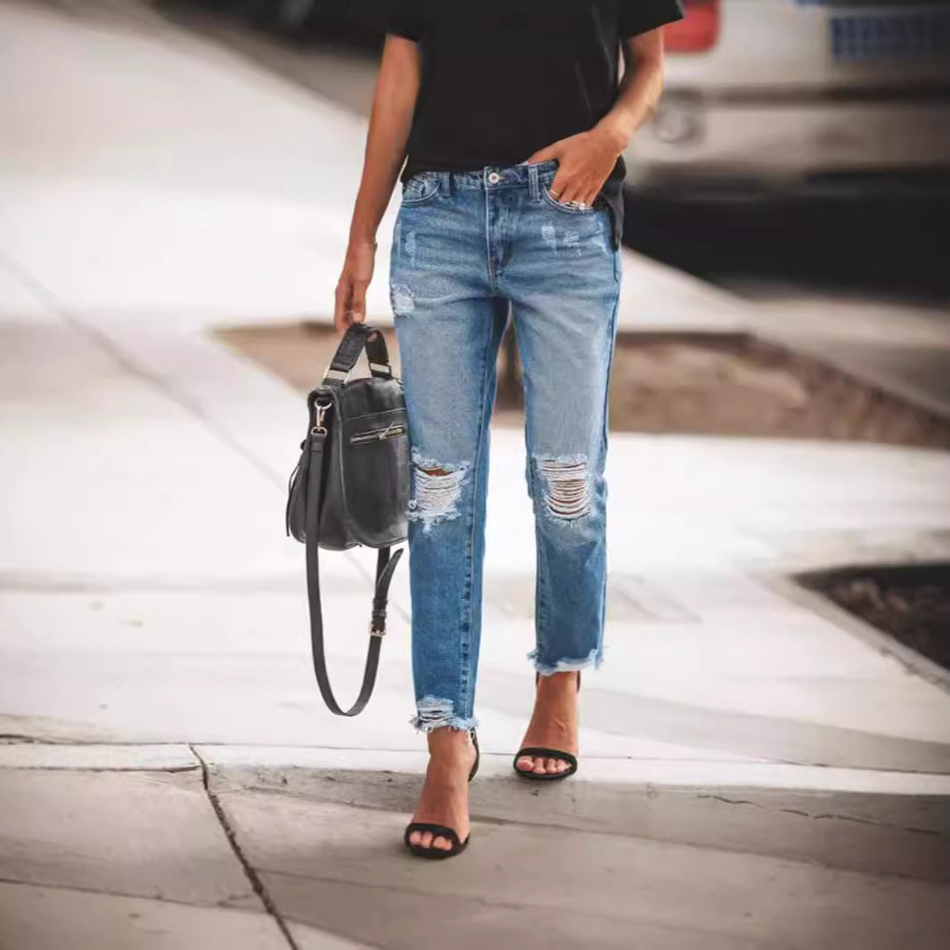 Damen Jeanshose mit modischen Destroyed-Details und bequemer Passform Stilzeits