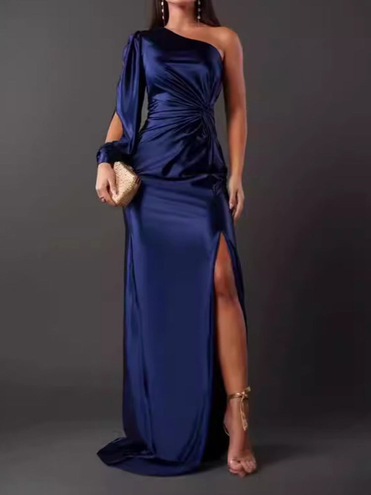 Damen Abendkleid mit asymmetrischem Ausschnitt und eleganter Faltenlegung Stilzeits