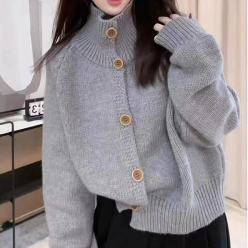 Damen gemütliche Strickjacke mit hohem Kragen und dekorativen Knöpfen Stilzeits