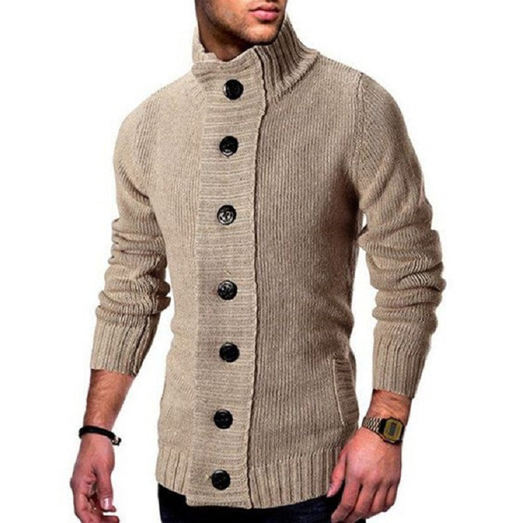 Herren Strickjacke mit hohem Kragen und markanten Knopfdetails Stilzeits