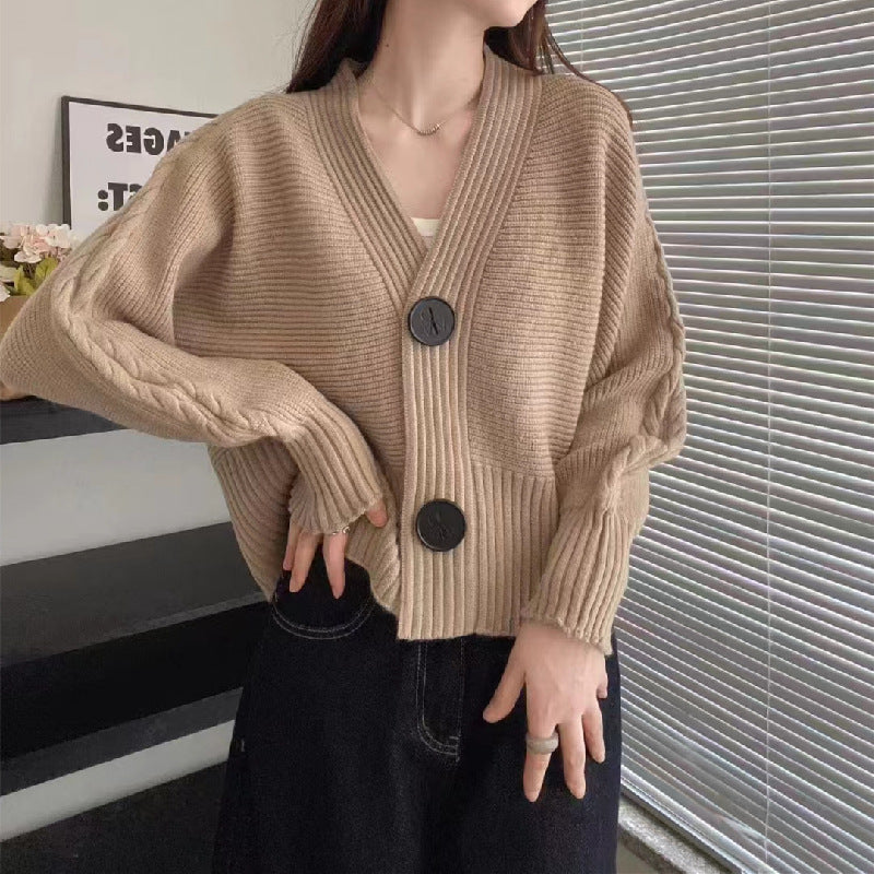 Damen modische Strickjacke mit großen Knöpfen und seitlich offenen Ärmeln Stilzeits