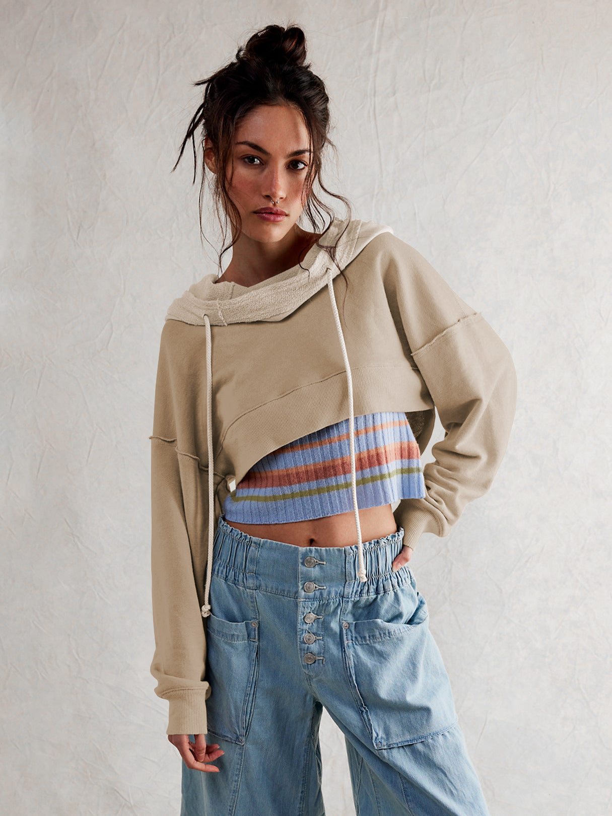 Damen cropped Sweatshirt mit lässigem Schnitt und Kängurutasche Stilzeits