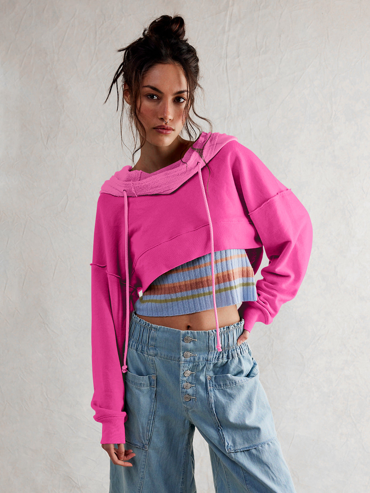 Damen cropped Sweatshirt mit lässigem Schnitt und Kängurutasche Stilzeits