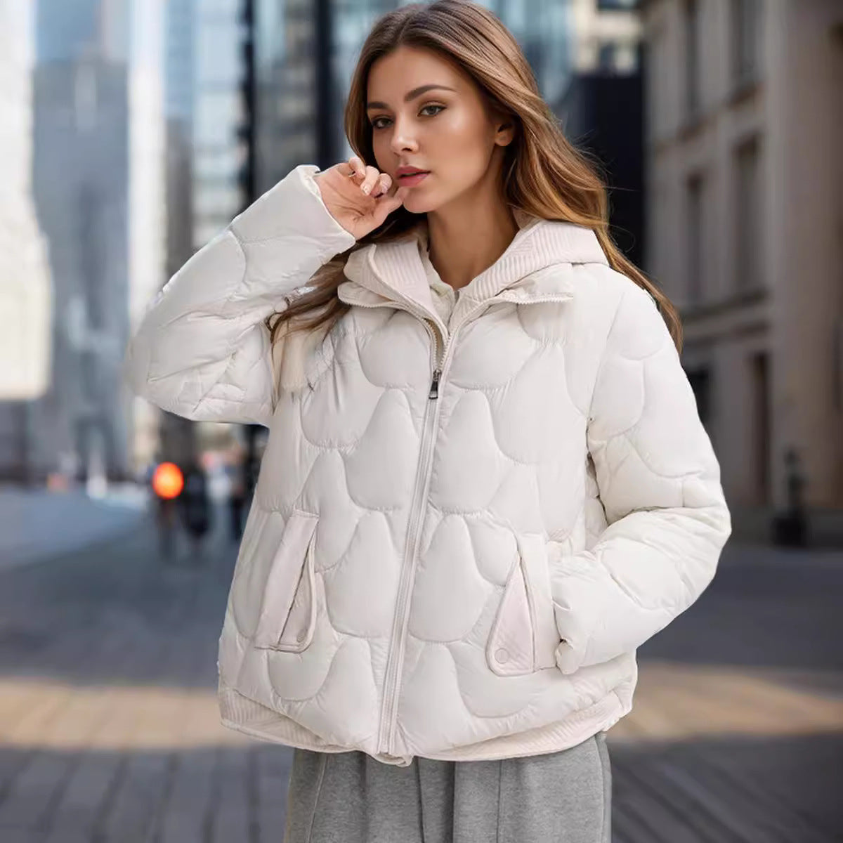 Damen modische gepolsterte Jacke mit abnehmbarer Kapuze und praktischen Taschen Stilzeits