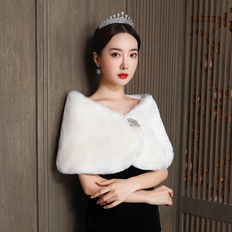 Damen eleganter und luxuriöser Umhang aus Kunstpelz Stilzeits