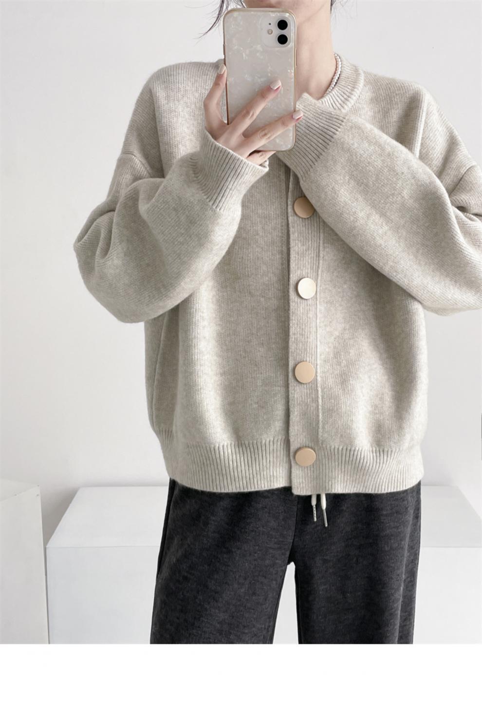 Damen Oversized Strickjacke mit großen Holzknöpfen und weitem Schnitt Stilzeits