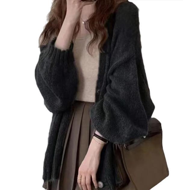 Damen Modische Strickjacke mit weiten Ärmeln und eleganten Details Stilzeits