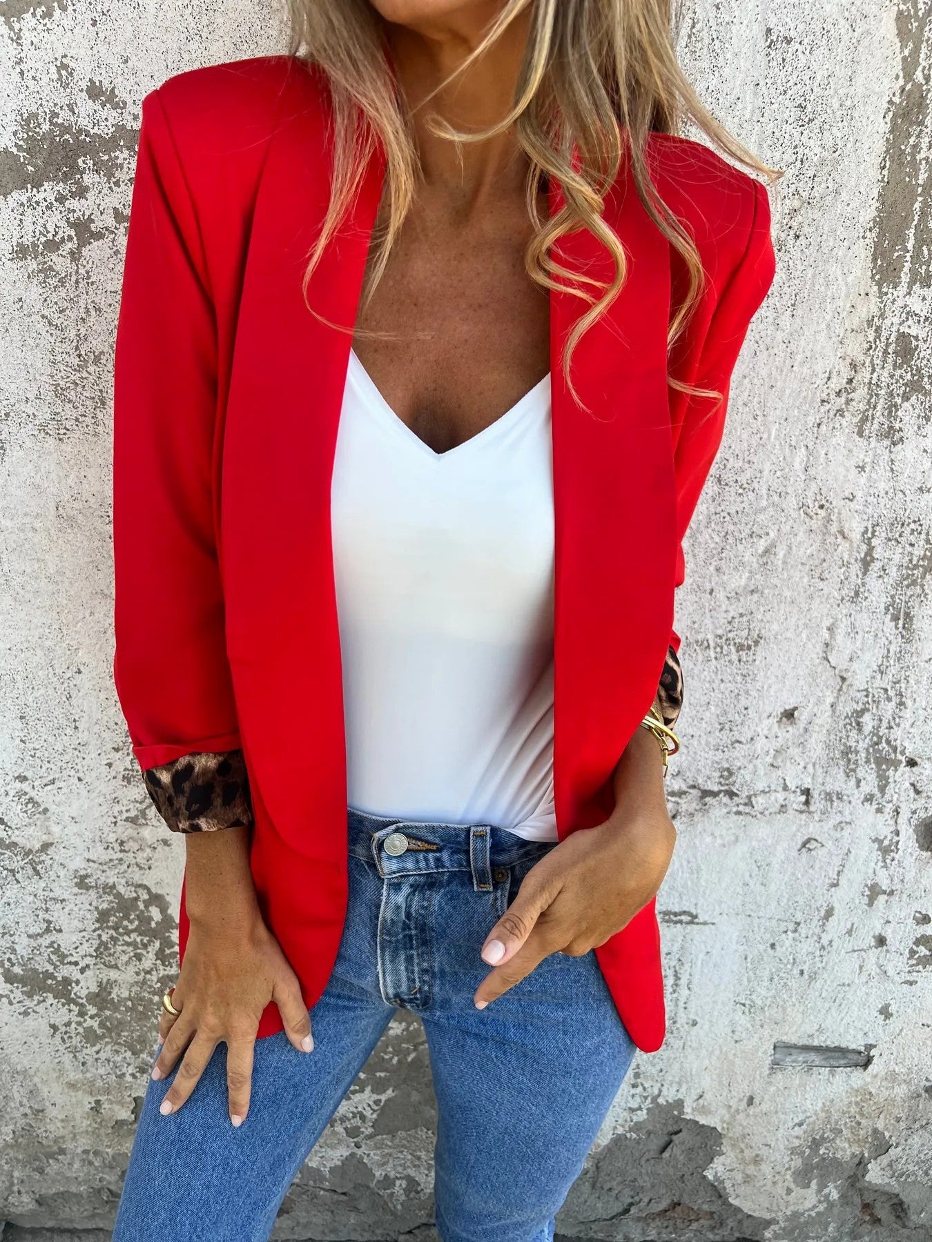 Damen Eleganter Blazer mit animalischem Muster an den Ärmeln Stilzeits