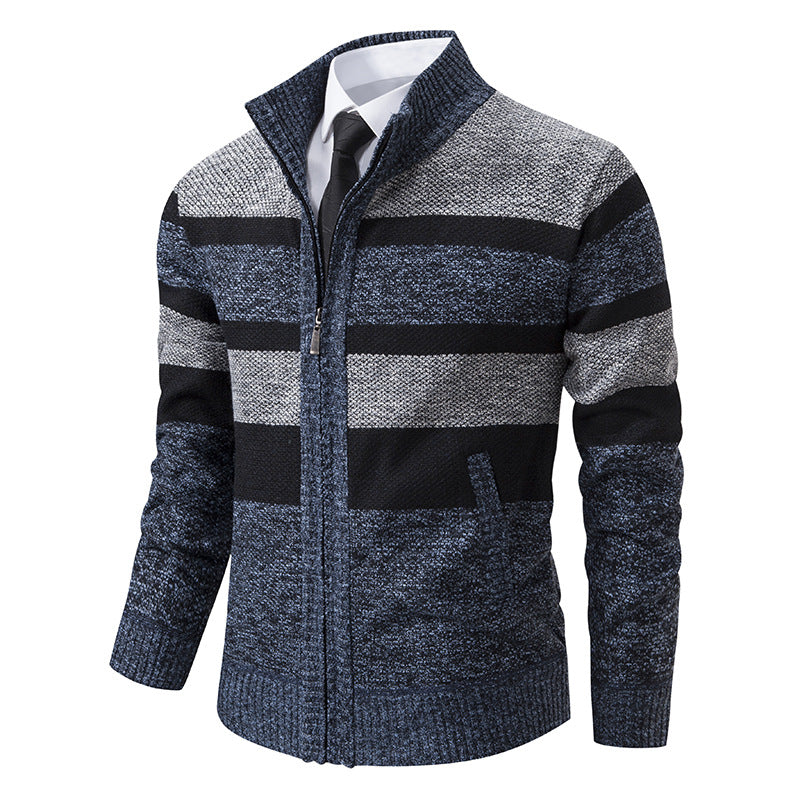 Herren Strickjacke mit Stehkragen und modernem Streifenmuster Stilzeits