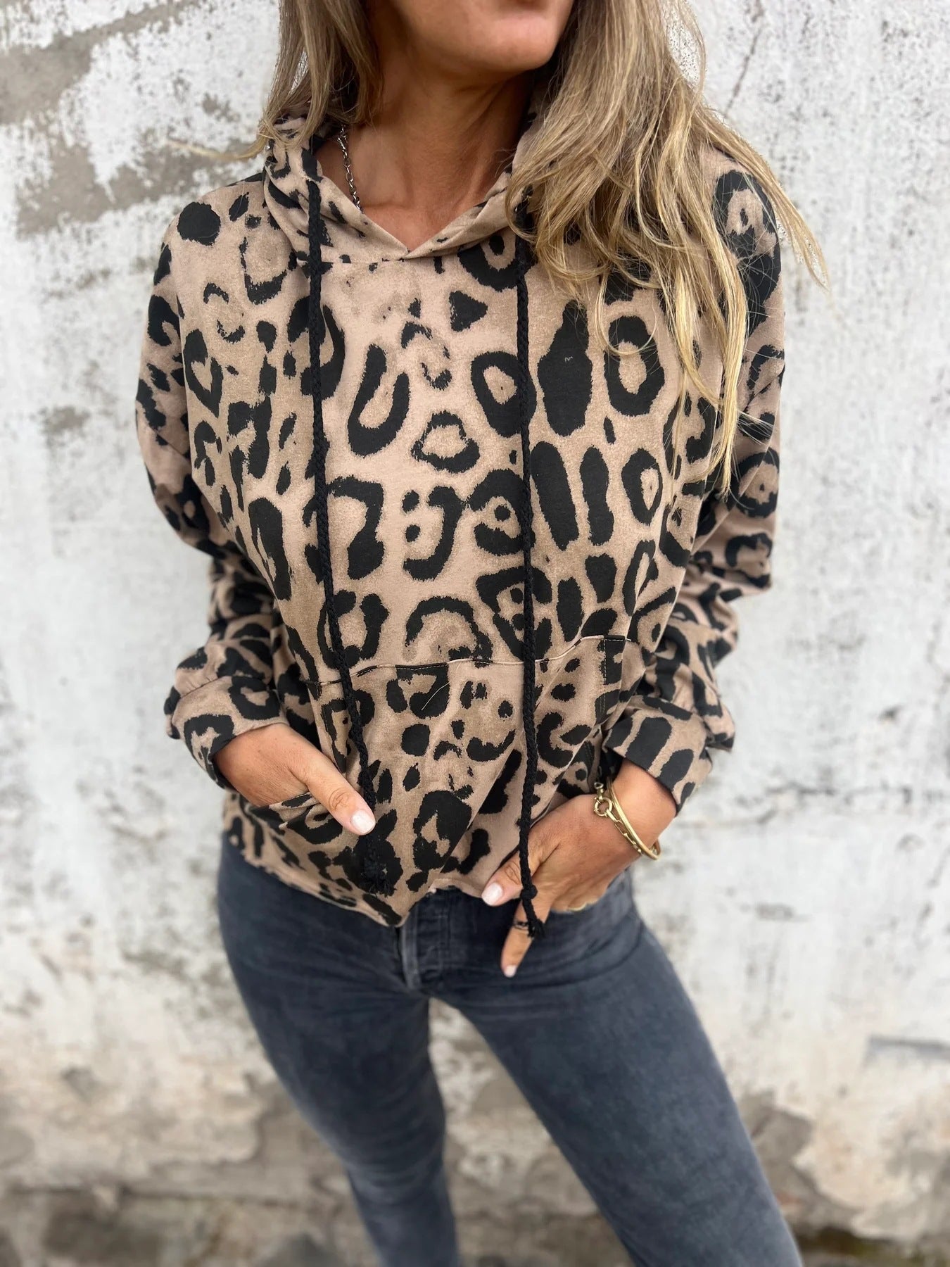 Damen Kapuzenpullover mit lässigem Leopardenmuster und praktischen Seitentaschen Stilzeits