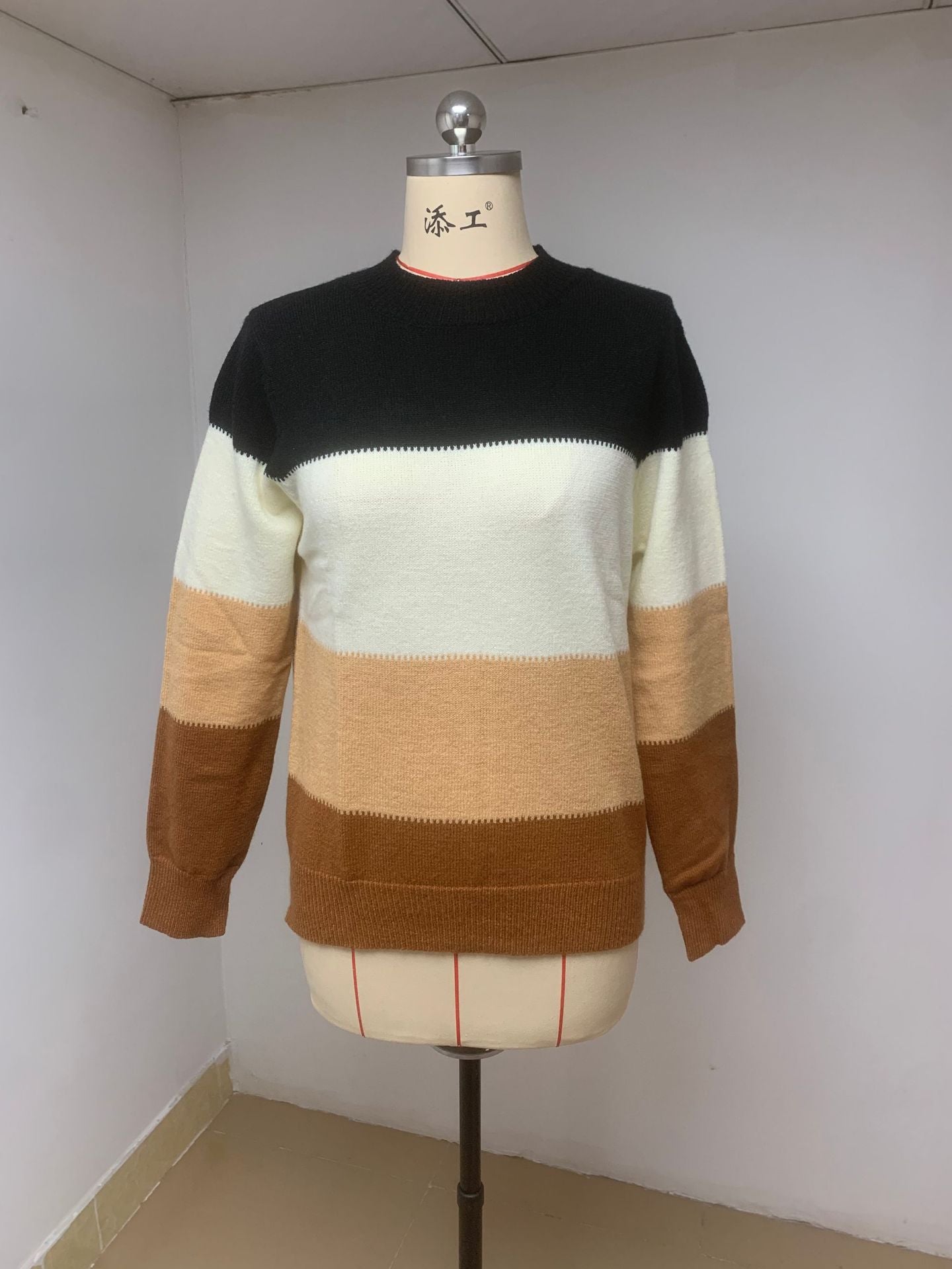 Damen Rundhals Strickpullover mit modernen Farbkombinationen Stilzeits
