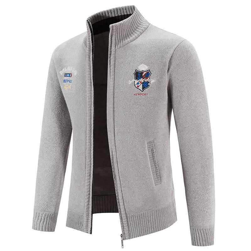 Herren modische Strickjacke mit hohem Kragen und detailreicher Stickerei Stilzeits