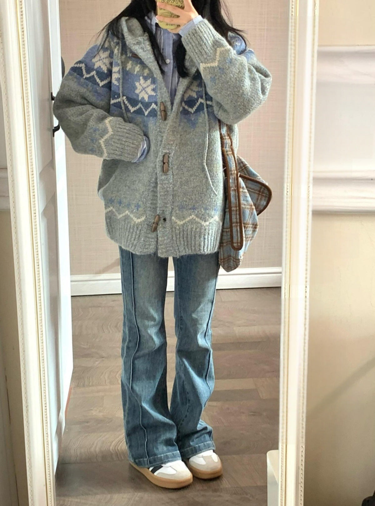 Damen kuschelige Strickjacke mit hohem Kragen und Ornamenten Stilzeits