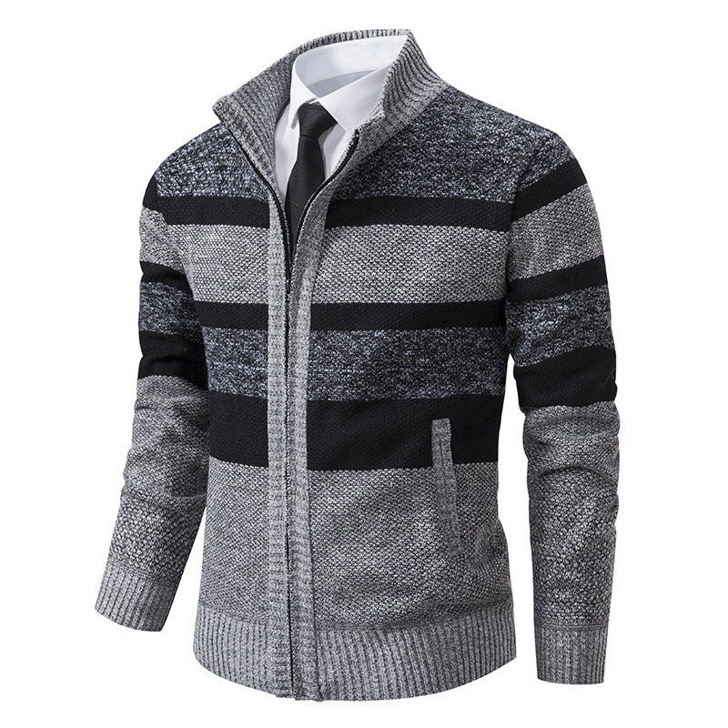 Herren Strickjacke mit Stehkragen und modernem Streifenmuster Stilzeits