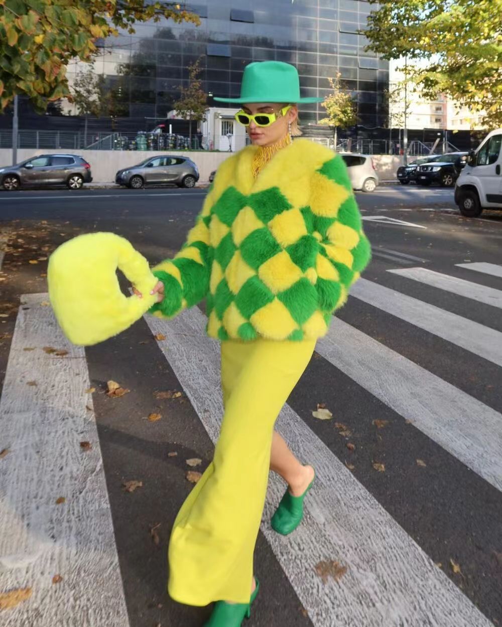 Damen Flauschiger Übergrößen-Kunstfellmantel mit modernen Mustern Stilzeits