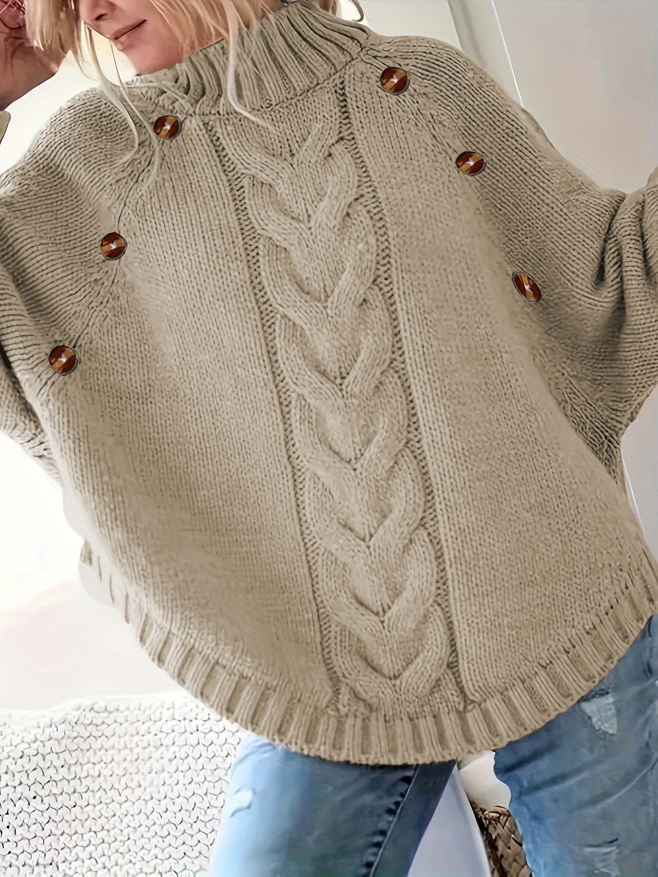 Damen Oversized Strickpullover mit Hochkragen und dekorativen Knopfdetails Stilzeits