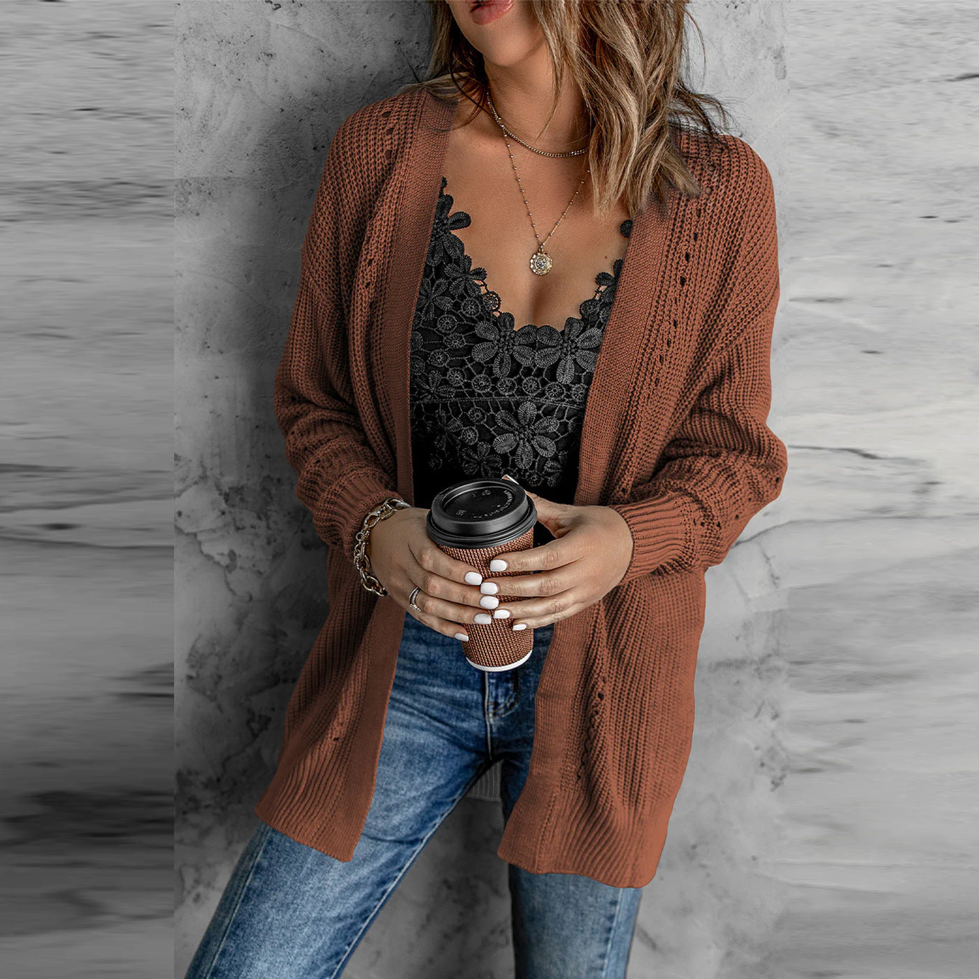 Damen offene Strickjacke mit leichter Lochstruktur und komfortabler Passform Stilzeits