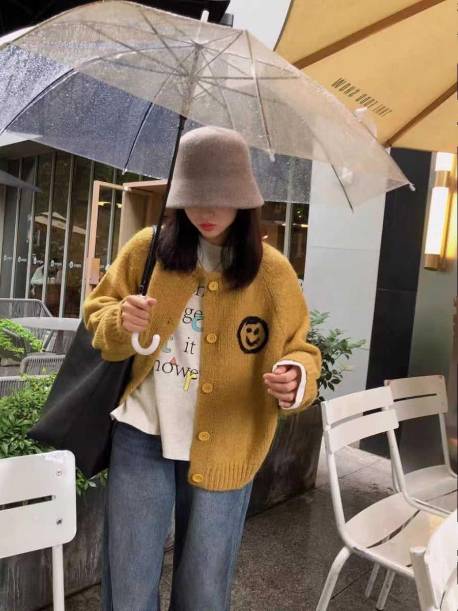 Damen gemütlicher Strickcardigan mit verspieltem Smiley-Motiv Stilzeits