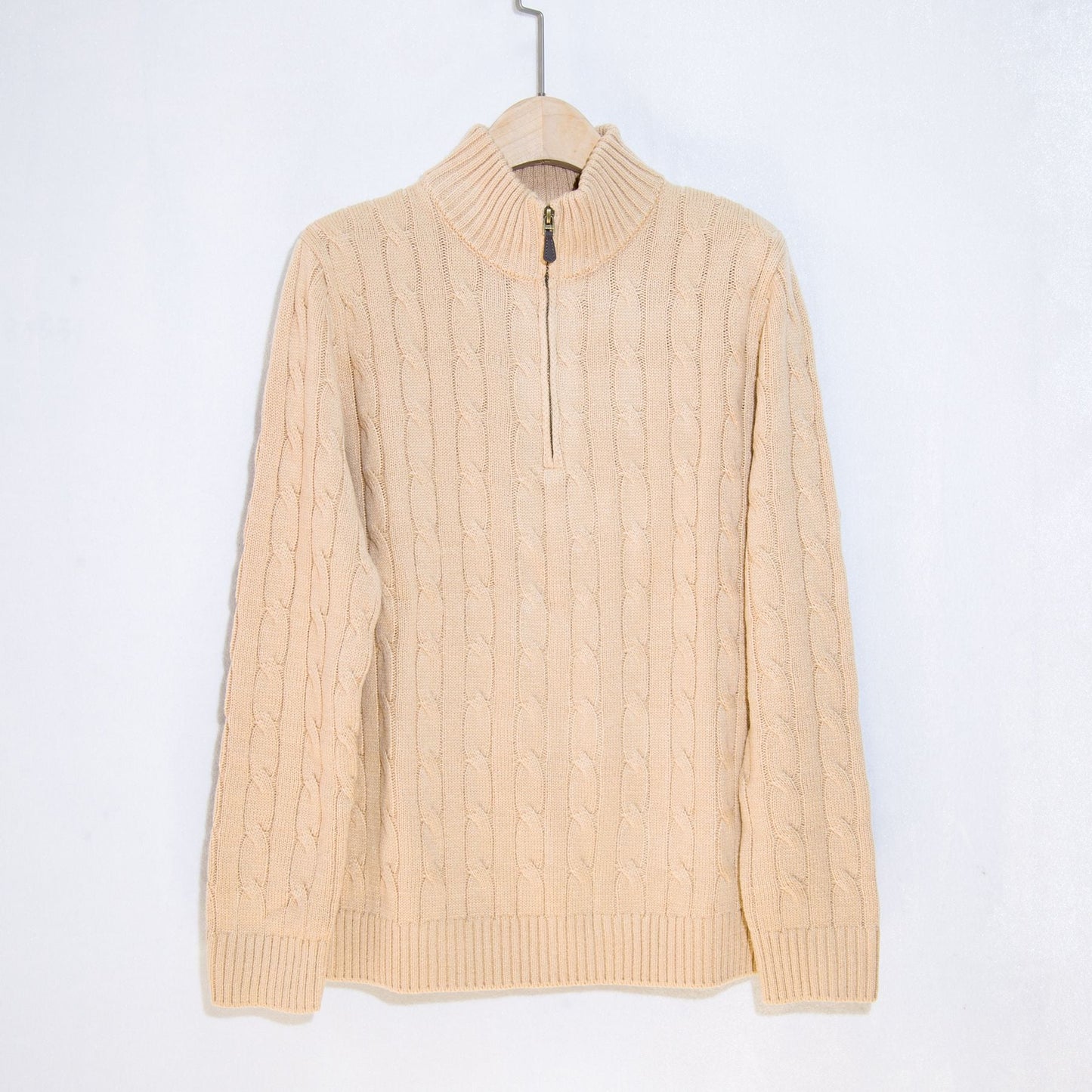 Herren eleganter Strickpullover mit halbem Reißverschluss und Zopfstrickmuster Stilzeits