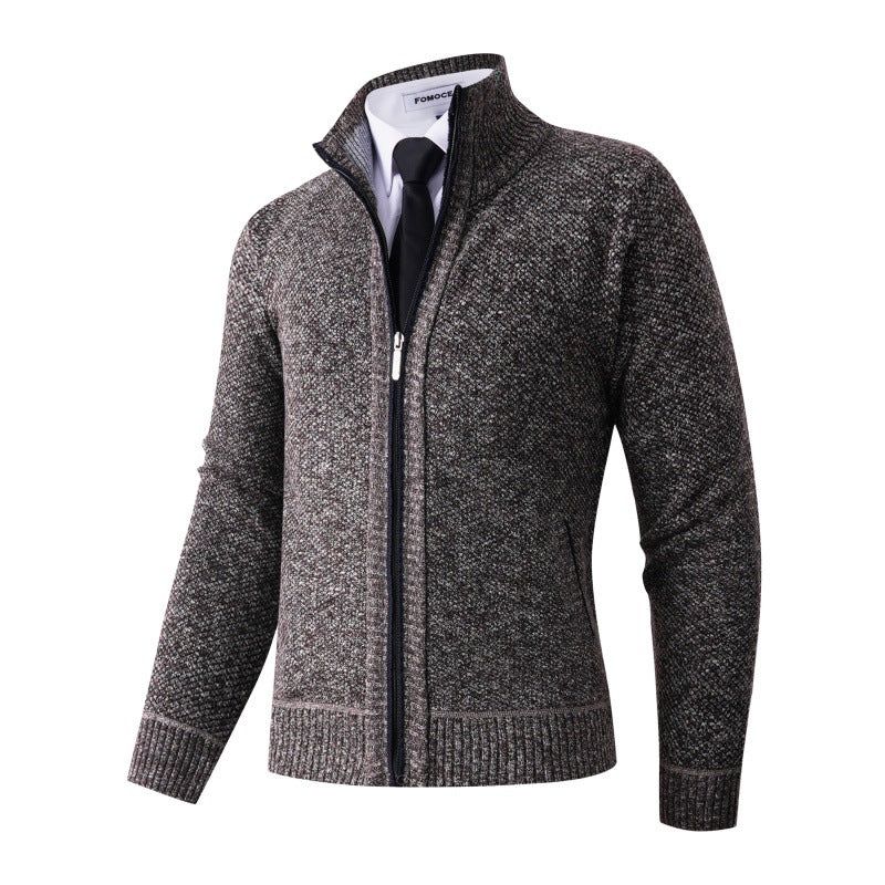 Herren stylische Strickjacke mit hohem Kragen und praktischen Taschen Stilzeits