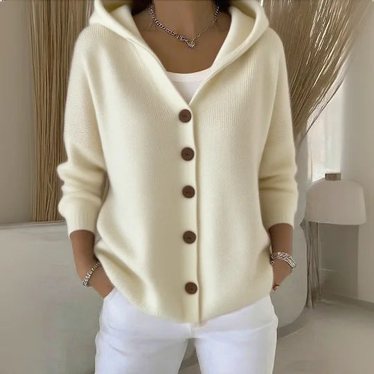 Damen Kapuzenstrickjacke mit praktischen Knopfdetails und lässigem Schnitt Stilzeits